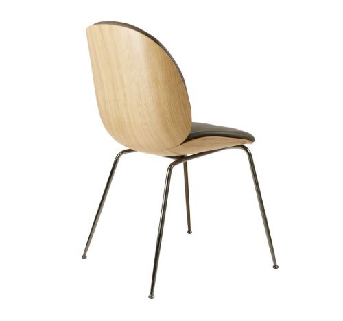 GUBI Beetle Esszimmerstuhl mit konischem Gestell SH: 43,5 cm – Gestell aus schwarzem Chrom/Furnierschale/weiches Leder in Grau