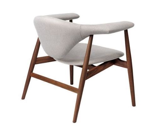 GUBI Masculo Lounge Chair Vollgepolstert SH: 35 cm – Räuchereiche/Grau
