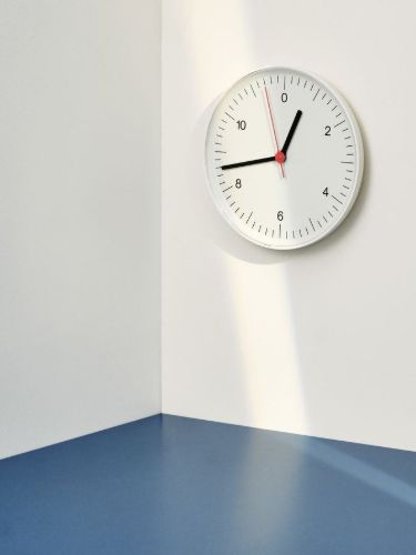 HAY Wanduhr 26x26 cm – Weiß