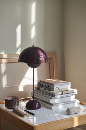 &Tradition Flowerpot VP3 Tischlampe H: 50 cm - Dunkle Pflaume