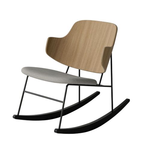 Audo Copenhagen The Penguin Schaukelstuhl SH: 42 cm – Natureiche/Re-Wool Beige