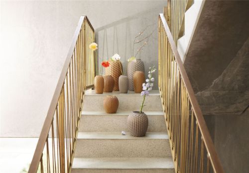 FDB Furniture S8 Lupine Vase H: 28 cm – Warmgrau