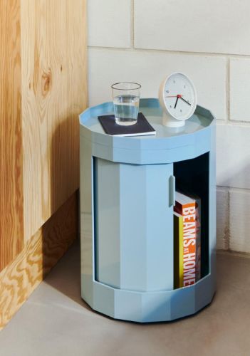 HAY Facet Cabinet Low inkl. Beine und Räder H: 49 cm – Misty Blue
