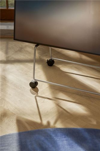 Eva Solo Carry TV-Ständer H: 92 cm – Gebürstet mit Rollen
