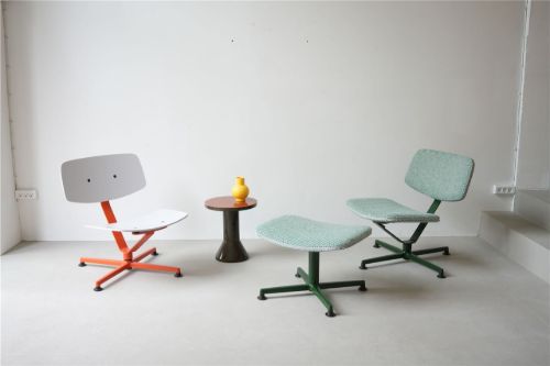 Raawii Arba Lounge Chair H: 72 cm – dunkelgrüne Basis/grüner Stoff