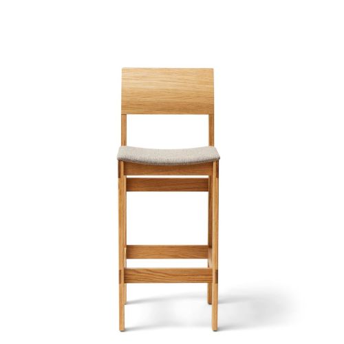 Form & Refine Sonder Barstuhl mit Polster SH: 66,5 cm - Eiche natur geölt/Hallingdal
