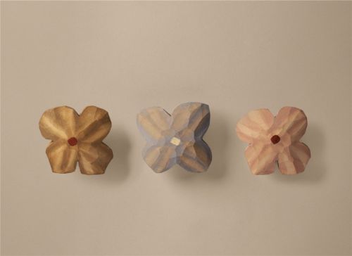 Ferm Living Poesie Handgeschnitzte Magnete 3er-Set - Holz/Mehrfarbig