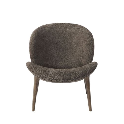 Vipp 469 Lodge Lounge-Sessel, niedrig, Höhe: 77 cm – Dunkelbraunes Eichenholz/Schafsleder, lockiges Umbra