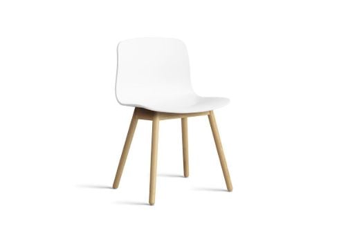 HAY AAC 12 About A Chair SH: 46 - Water-Based Lacquered Solid Oak/White