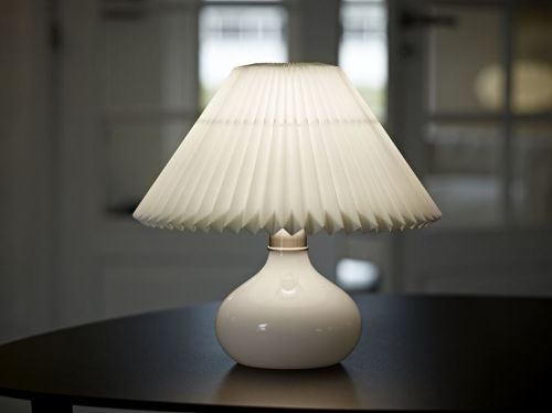 Le Klint Modell 314 Tischlampe H: 27 cm - Messing