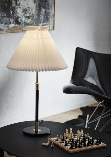 Le Klint Modell 352 Tischleuchte H: 62 cm - Messing/Schwarz