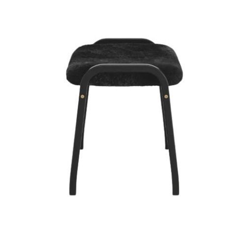 Swedese Lamino Fußhocker H: 48 cm – Esche schwarz gebeizt/Schwarzes Schaffell