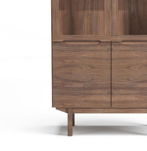 Skovby Vitrine SM307 98 x 182 cm – Lackiertes Walnussholz