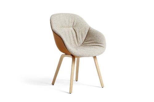 HAY AAC123 Soft Duo About a Chair Esszimmerstuhl gepolstert SH: 47,5 cm – Lackiertes Eichenfurnier/Bolgheri LGG60/Sense Cognac