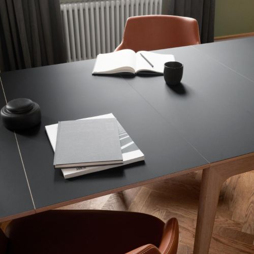 Skovby SM118 Esstisch 142x102 cm - Weiß geölte Eiche/Schwarzes Nanolaminat