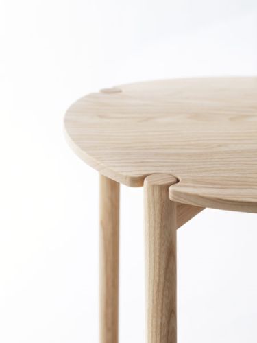 DUX Lunaria Tisch, klein – Esche natur
