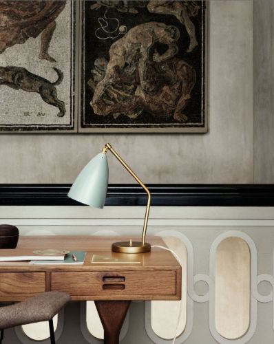 GUBI Grasshopper Tischlampe H: 41 cm - Staubblau
