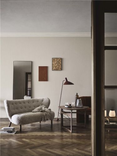 &Tradition Little Petra VB2 Sofa L: 150 cm - Geölte Eiche/Schafsfell Moonlight