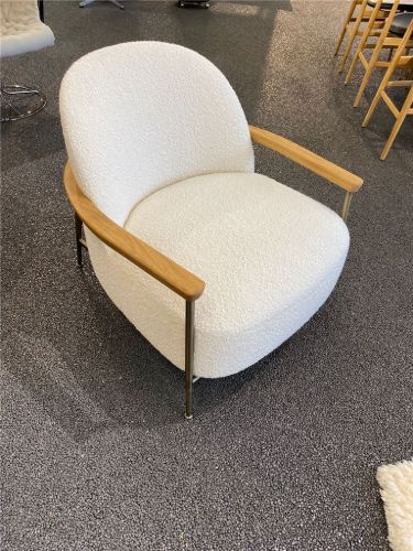 GUBI Sejour Lounge Chair Fully Upholstered W Armrest SH: 35 cm - Oiled Oak / Dedar 001