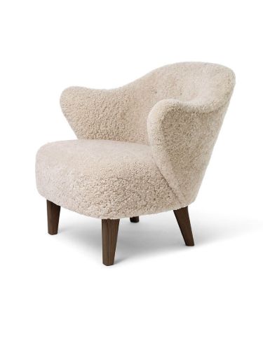 Audo Copenhagen Ingeborg Loungestol SH: 40 cm - Sheepskin Moonlight/Dark Stained Oak