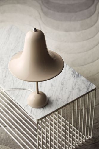 Verpan Pantop Ø23 Tischlampe H: 38cm - Grauer Sand/Glänzendes Federgrau