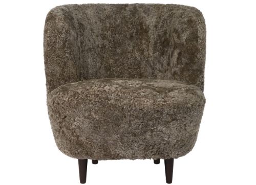 GUBI Stay Lounge Chair Vollgepolstert SH: 40 cm - Sahara/Amerikanische Walnuss