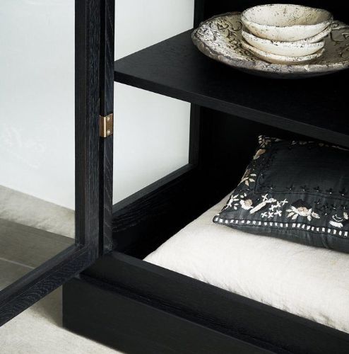 Lindebjerg Design Dark Oak N1 Vitrine mit Linksanschlagtür 70 x 210 cm – Dunkel gebeizte Eiche