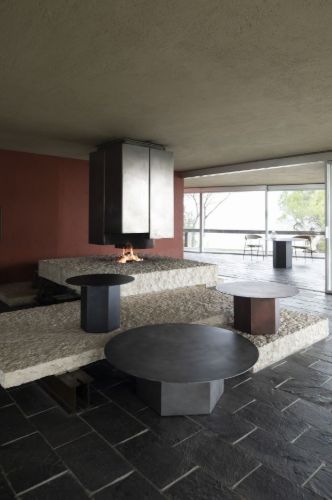 GUBI Epic Couchtisch Ø: 110 cm – Mitternachtsschwarzer Stahl
