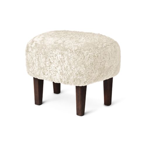 Audo Copenhagen Ingeborg Fodskammel H: 38 cm - Sheepskin Moonlight/Røget Eg