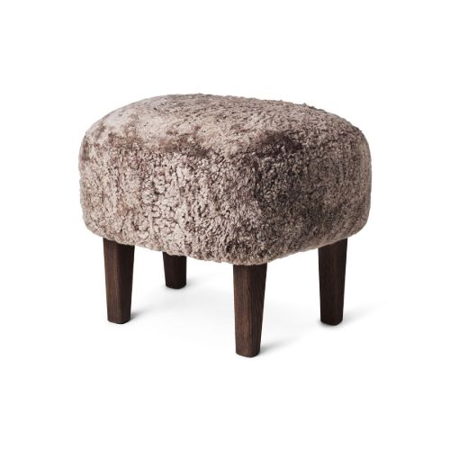 Audo Copenhagen Ingeborg Fodskammel H: 38 cm - Sheepskin Sahara/Røget Eg