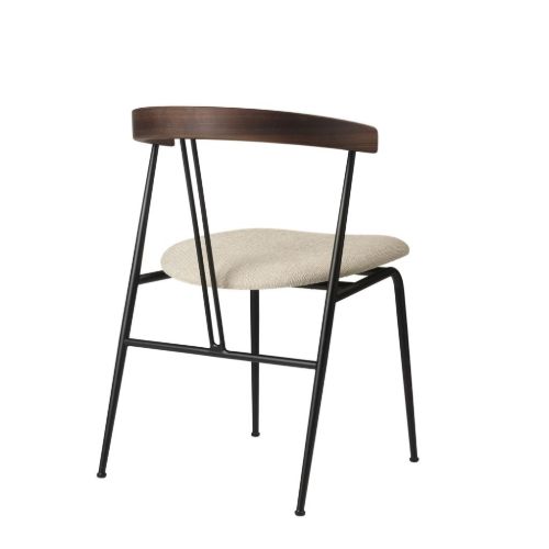 GUBI Violin Esszimmerstuhl gepolsterter Sitz Tempt SH: 45 cm - Amerikanischer Nussbaum geölt / 61168