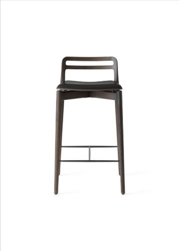 Vipp 484 Cabin Counterhocker SH: 67 cm – Dunkle Eiche/Schwarzes Leder