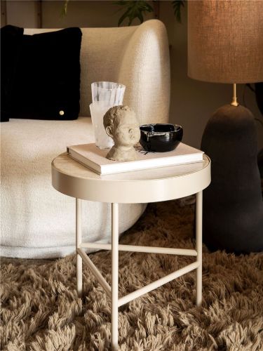 Ferm Living Travertin Tisch Mittel Ø: 40 cm – Kaschmir