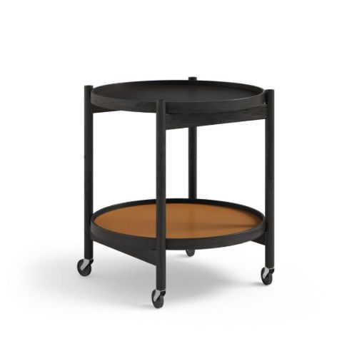 Brdr. Krüger Bølling Tabletttisch mit 2 Tabletts Ø: 50 cm – Schwarz lackierte Eiche/Cognac und Schwarz