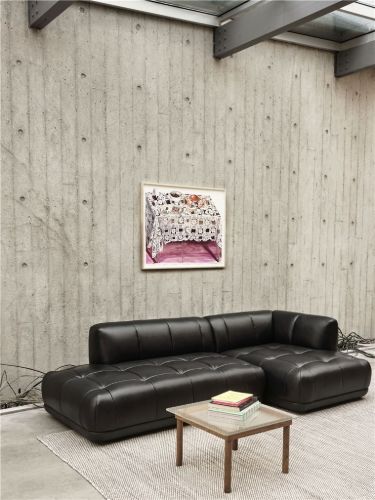 HAY Kofi Tisch 60x60 cm – Massive Eiche / klares Schilfrohrglas