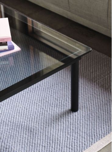 HAY Kofi Tisch 80x80 cm – Schwarze massive Eiche / Klarglas