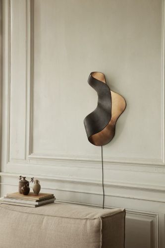 Ferm Living Oyster Wandleuchte H: 60 cm - Schwarz