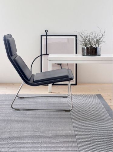 Woodnotes San Francisco Teppich mit genähten Kanten 140 x 200 cm – Grau/Stein