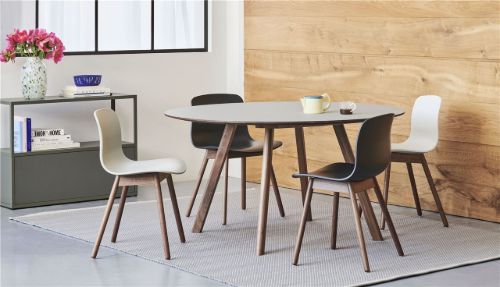 HAY CPH 25 Runder Tisch Ø: 140 cm – Lackiertes massives Walnussholz/cremefarbenes Linoleum