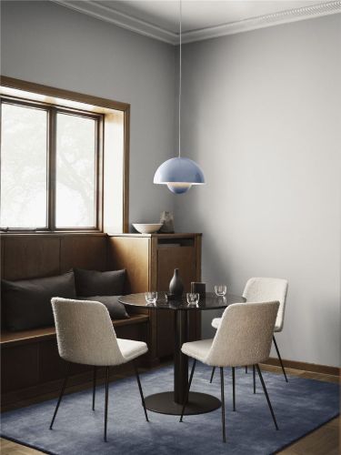 &Tradition In Between SK18 Esstisch Ø: 90 cm – Bianco Carrara Marmor/Schwarze Basis
