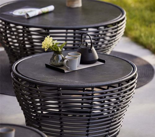 Cane-line Outdoor Basket Couchtisch Mittel Ø: 75 cm – Fossilgraue Keramik/Graphitgeflecht
