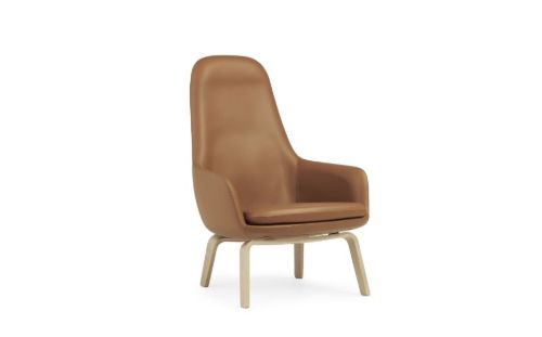 Normann Copenhagen Era Lounge Chair High Oak SH: 40 cm – Ultra Leather / Brandy 41574