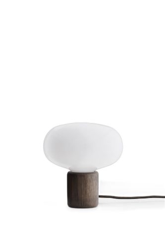 New Works Karl-Johan Tischleuchte – Geräucherte Eiche/Weißer Opal