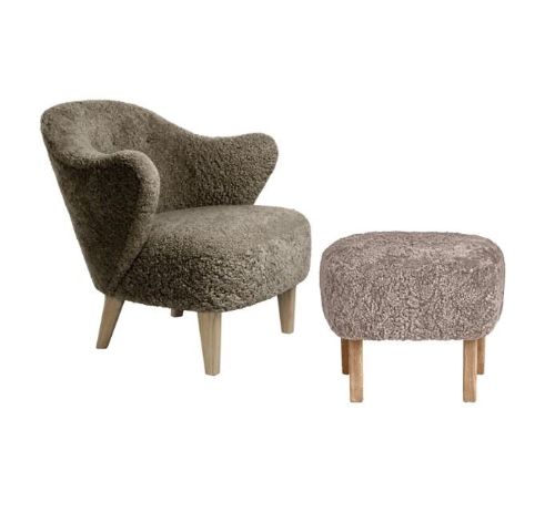Audo Copenhagen Ingeborg Loungestol m. Fodskammel SH: 40 cm - Sheepskin Sahara/Eg