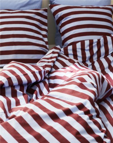 HAY Sommer-Bettbezug 200 x 200 cm – Bordeaux und Himmelblau