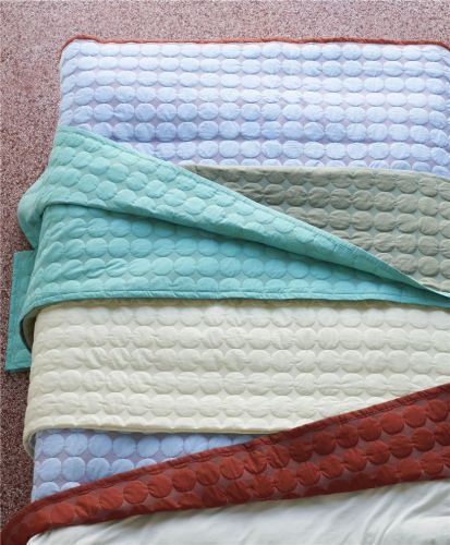 HAY Mega Dot Tagesdecke 260x260 cm - Elfenbein