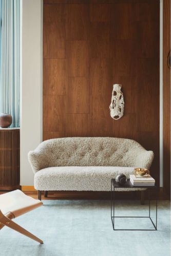 Audo Copenhagen Ingeborg 2,5 Pers. Sofa L: 160 cm - Schaffell Sahara/Eg
