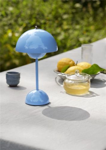 &Tradition Flowerpot VP9 Tischlampe H: 29,5 cm - Swim Blue