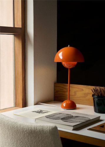 &Tradition Flowerpot VP3 Tischlampe H: 50 cm - Zesty Orange