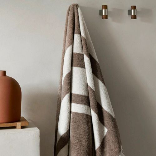 Kristina Dam Studio Minimal Handtuch Baumwolle 70x140 cm - Beige/Gebrochenes Weiß

